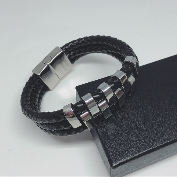 Men’s Stainless Steel Leather Bracelet - Picture 4 of 8